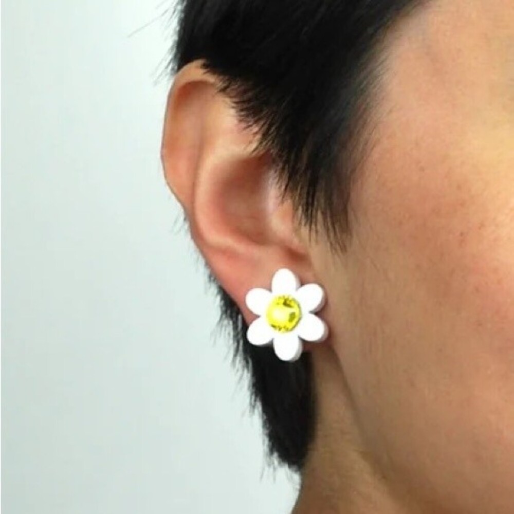 Vinca Flower Power Daisy Earrings